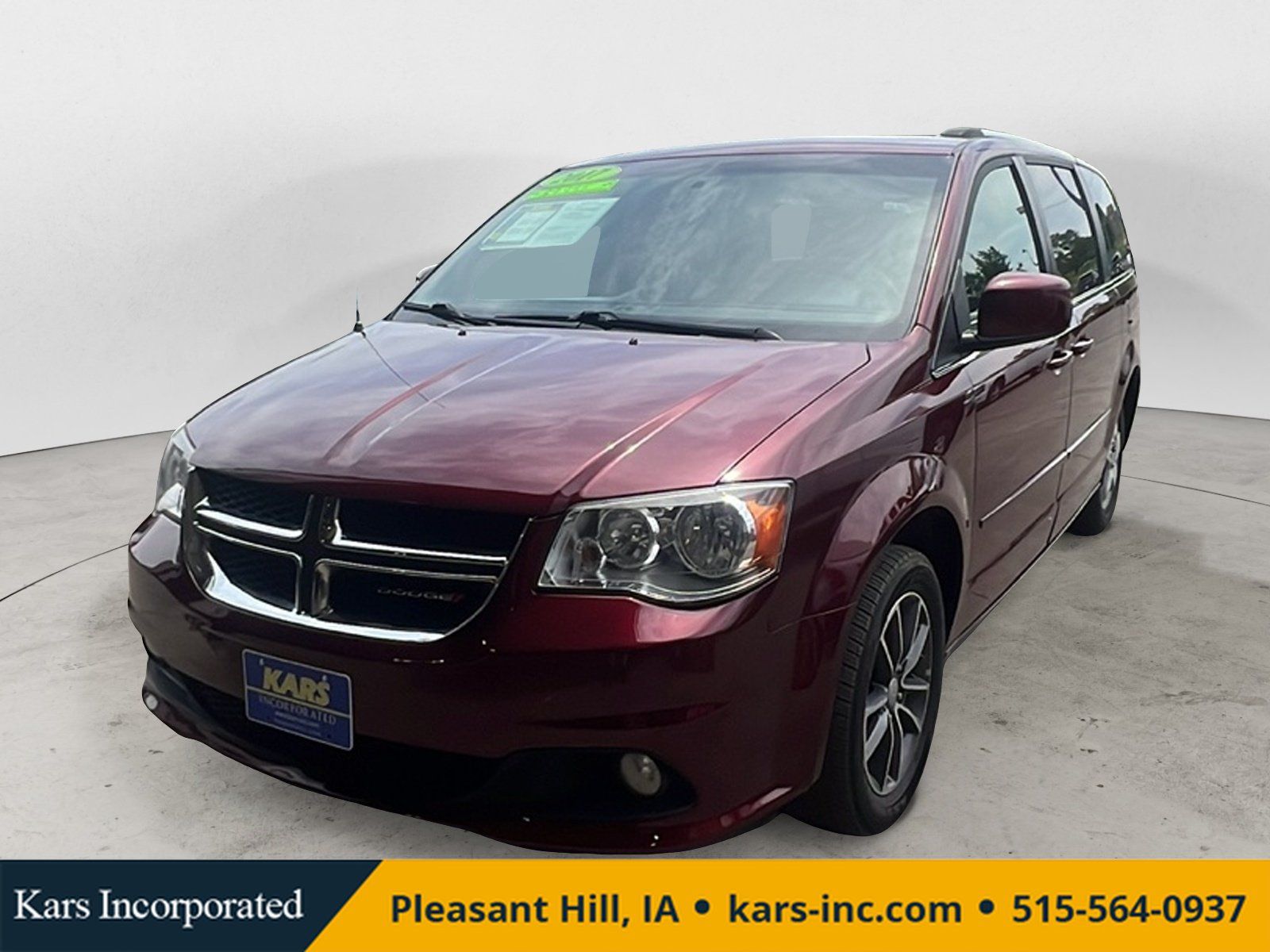 Used 2017 Dodge Grand Caravan SXT FWD image 1