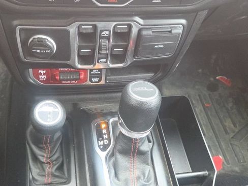 Used 2021 Jeep Gladiator Rubicon AWD/4WD image 16