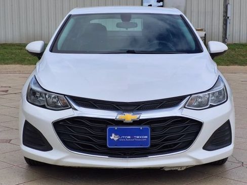 Used 2019 Chevrolet Cruze Sedan FWD image 2