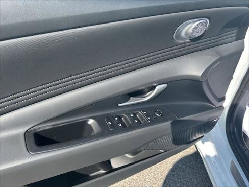 New 2026 Hyundai Elantra Limited FWD image 10