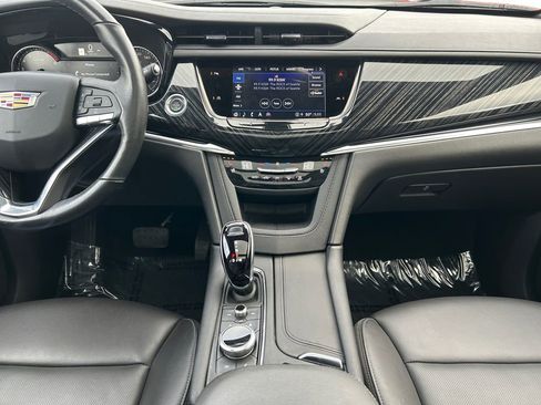 Used 2025 Cadillac XT6 Premium Luxury image 12