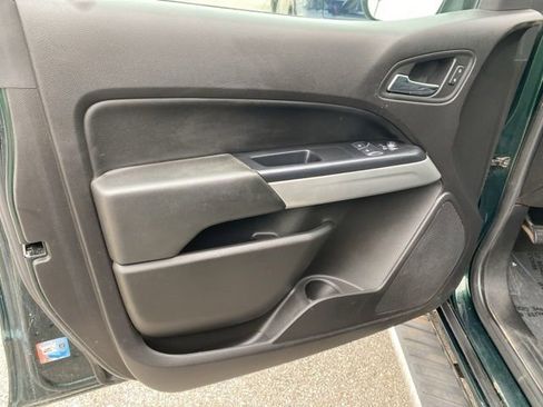 Used 2015 Chevrolet Colorado LT AWD/4WD image 13
