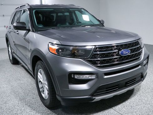 Used 2021 Ford Explorer XLT w/ Equipment Group 202A AWD/4WD image 5