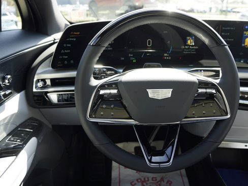 New 2024 Cadillac Lyriq Luxury image 19