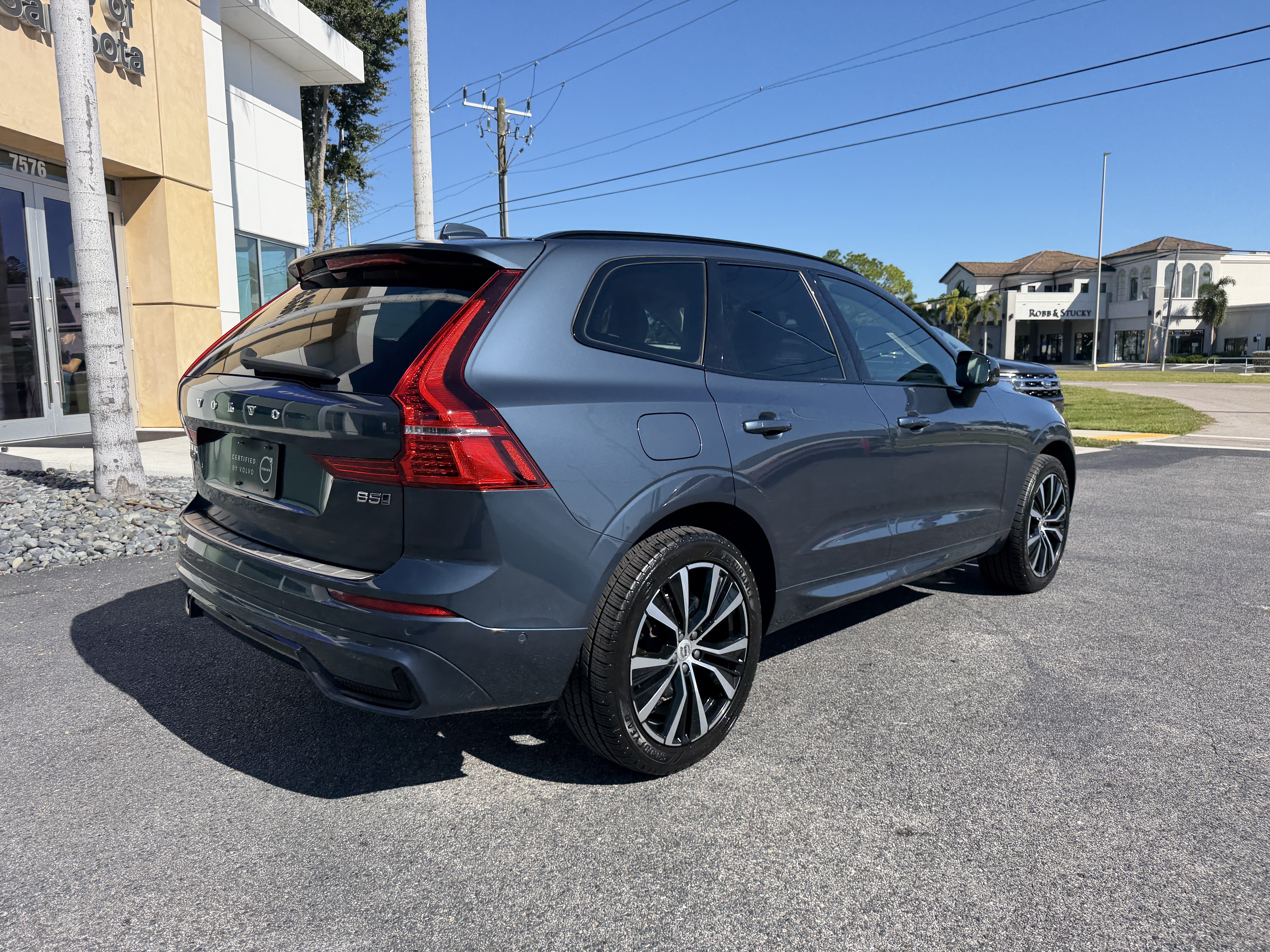 Certified 2024 Volvo XC60 B5 Plus w/ Protection Package Premier AWD/4WD image 3