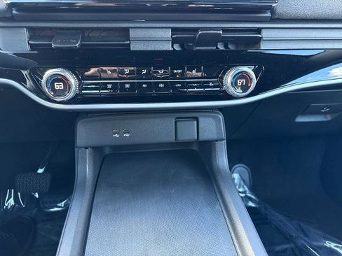 Used 2025 Honda Prologue EX image 18