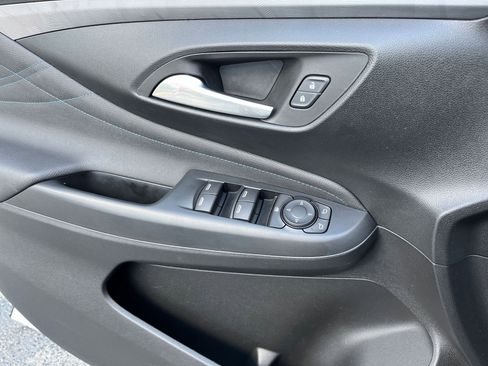 Used 2025 Buick Envista Sport Touring image 21