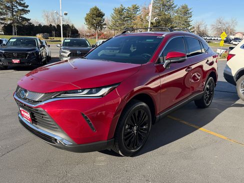 Used 2022 Toyota Venza Limited image 14