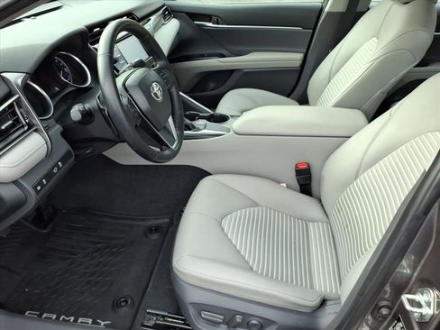 Used 2019 Toyota Camry SE image 11