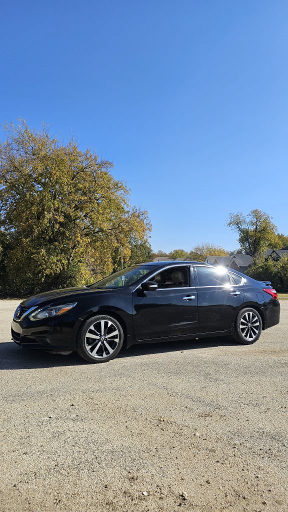 Used 2016 Nissan Altima 2.5 SL w/ 2.5 Technology w/LED Package FWD image 1