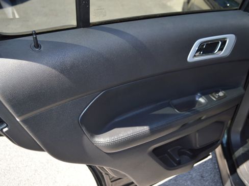 Used 2013 Ford Explorer XLT FWD image 18