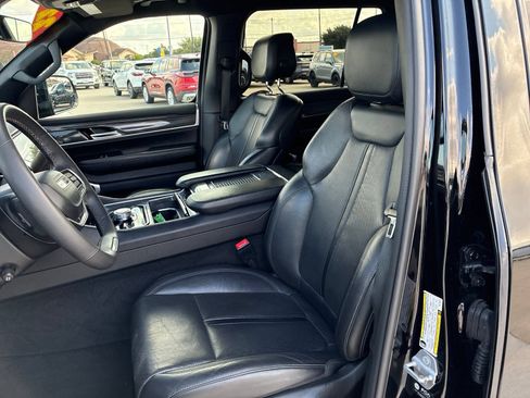 Used 2022 Jeep Wagoneer Series II w/ Premium Group I AWD/4WD image 24