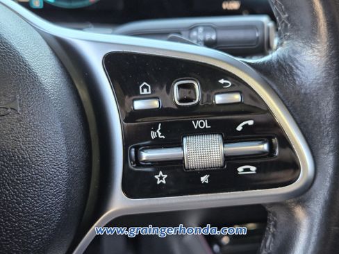 Used 2021 Mercedes-Benz GLB 250 4MATIC w/ Premium Package image 24