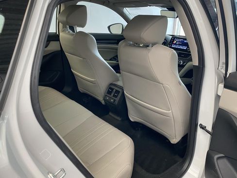 Used 2021 Honda Accord Touring image 11