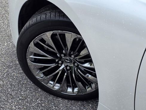 Used 2020 Lexus LS 500 w/ Interior Upgrade Package RWD image 35