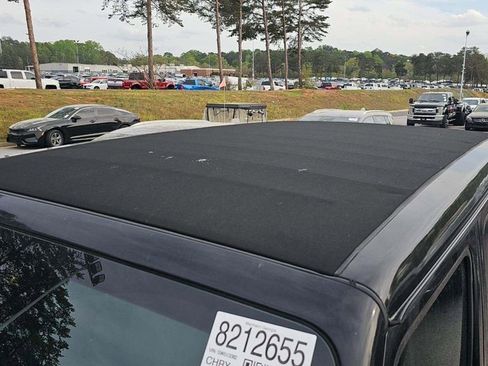 Used 2025 Jeep Wrangler Unlimited Rubicon AWD/4WD image 5