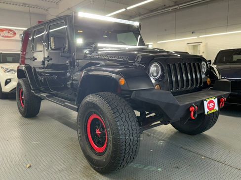 Used 2017 Jeep Wrangler Unlimited Sahara image 4