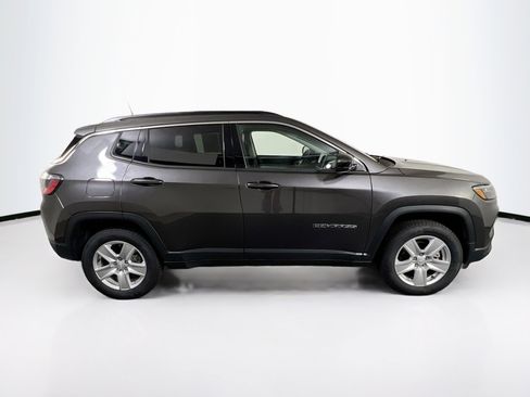 Used 2022 Jeep Compass Latitude image 4