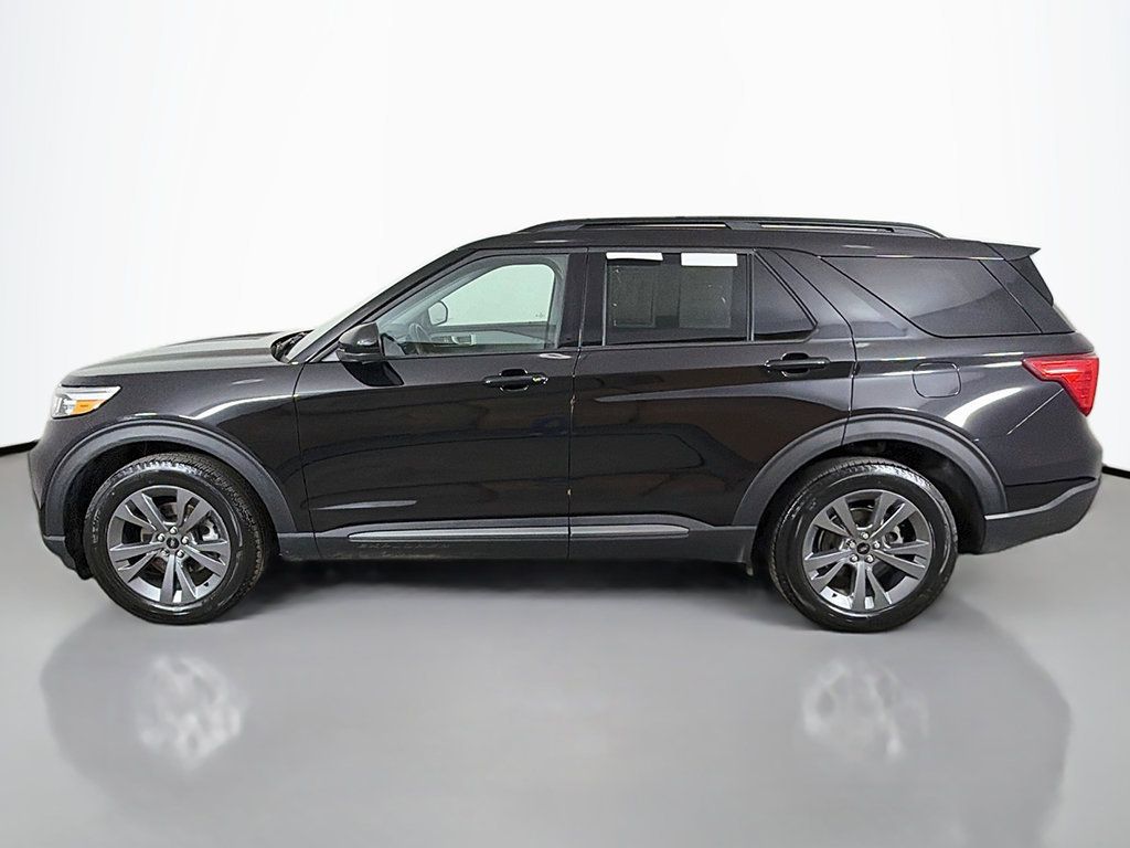 Used 2024 Ford Explorer XLT w/ XLT Sport Appearance Package AWD/4WD image 17