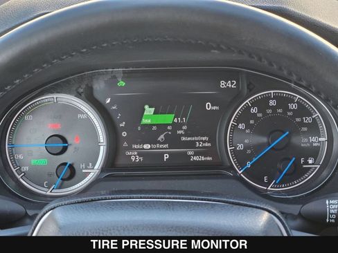 Used 2023 Toyota Venza LE AWD/4WD image 25