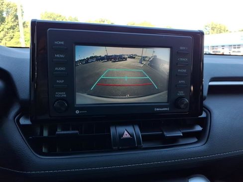 Used 2021 Toyota RAV4 LE AWD/4WD image 18