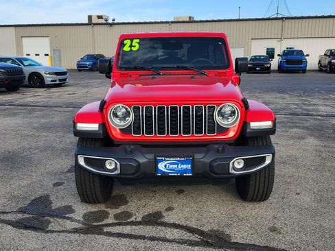 Used 2025 Jeep Wrangler Sahara image 3
