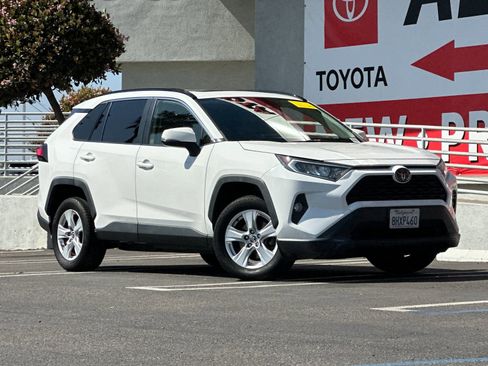 Used 2019 Toyota RAV4 XLE w/ Convenience Package image 8