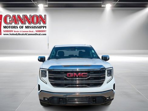 Used 2024 GMC Sierra 1500 SLT image 2