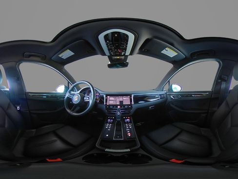 Used 2024 Porsche Macan image 31