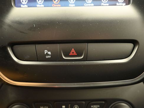 Used 2020 Jeep Cherokee Latitude Plus FWD image 17