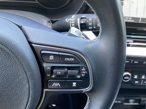 Used 2022 Kia Niro EX w/ Cold Weather Package FWD image 20