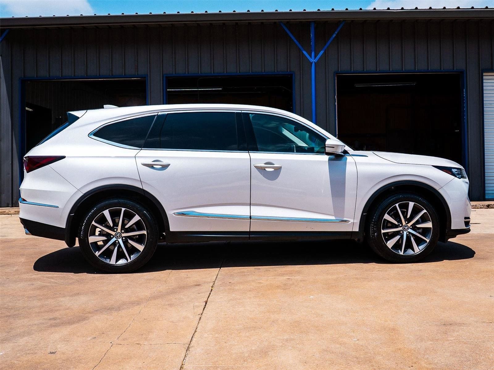 Used 2025 Acura MDX w/ Technology Package AWD/4WD image 4
