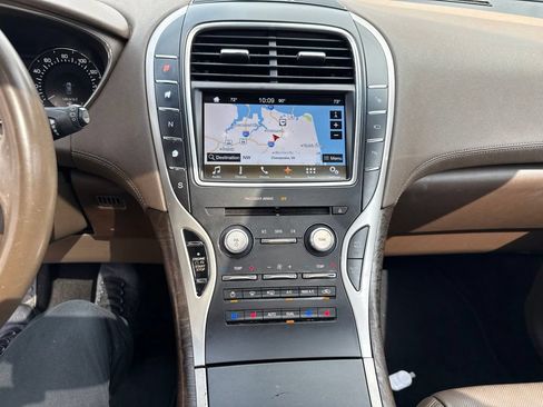 Used 2016 Lincoln MKX Reserve w/ Luxury Package AWD/4WD image 18
