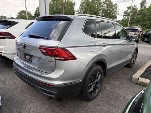 Used 2024 Volkswagen Tiguan SE AWD/4WD image 6