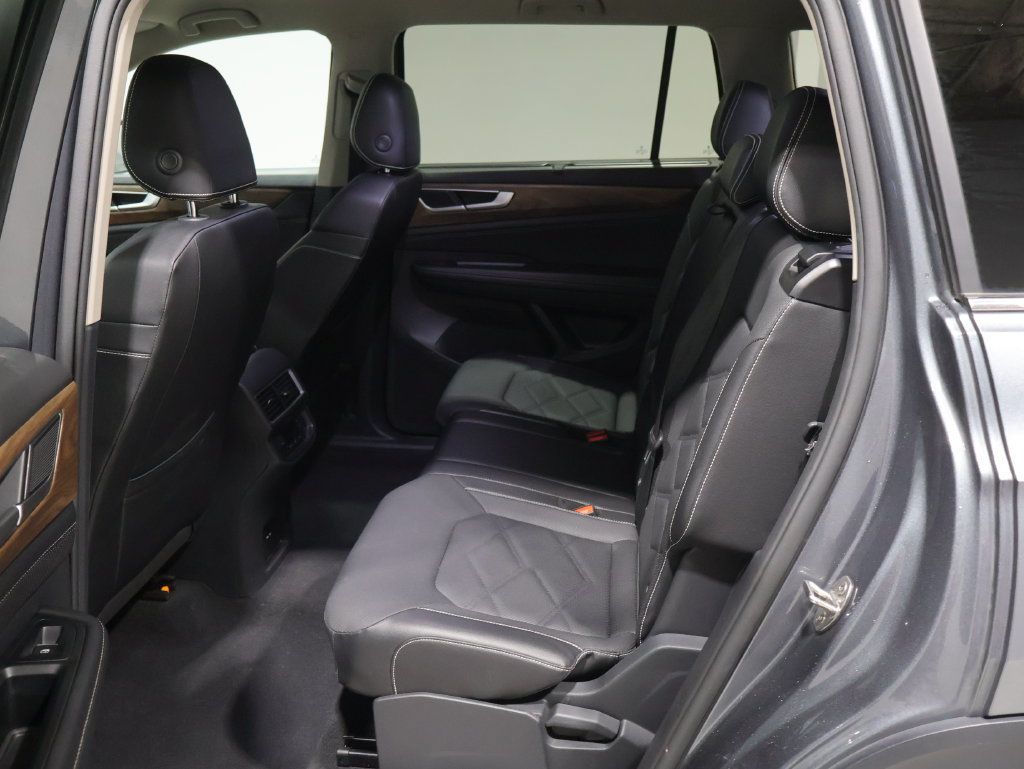 Used 2025 Volkswagen Atlas SE AWD/4WD image 17