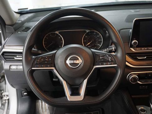 Used 2023 Nissan Altima 2.5 SV image 17