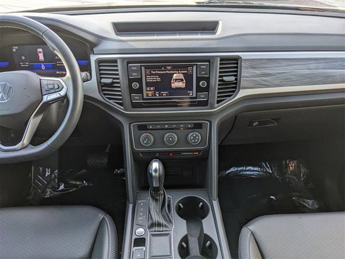 Certified 2022 Volkswagen Atlas Cross Sport SE image 16