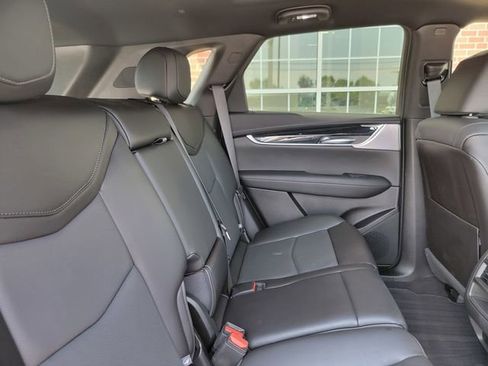 Used 2025 Cadillac XT5 Premium Luxury image 17