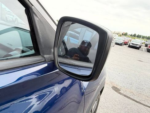 Used 2019 Nissan Kicks SR FWD image 10