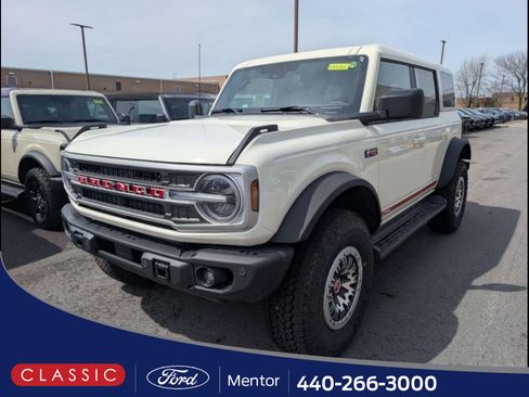 New 2026 Ford Bronco Outer Banks w/ Sasquatch Package image 1