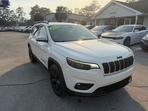 Used 2019 Jeep Cherokee Latitude Plus image 3
