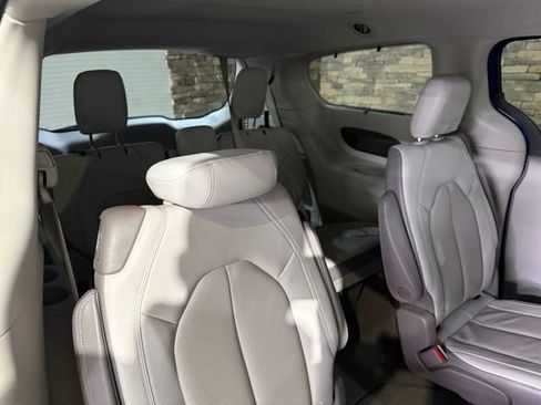 Used 2019 Chrysler Pacifica Touring-L Plus w/ Advanced Safetytec Group FWD image 34