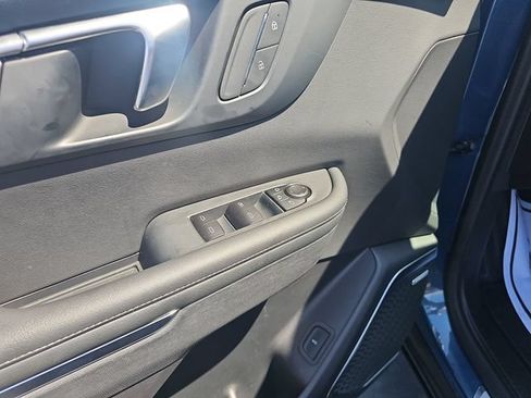 Certified 2025 Buick Enclave Preferred FWD image 11