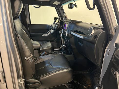 Used 2017 Jeep Wrangler Unlimited Rubicon image 32