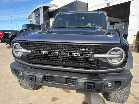 Used 2023 Ford Bronco Wildtrak image 8