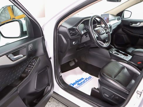 Used 2020 Ford Escape SEL image 3