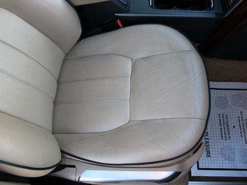 Used 2012 Land Rover Range Rover HSE image 13