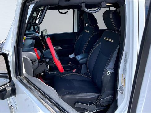 Used 2015 Jeep Wrangler Unlimited Sahara w/ Max Tow Package AWD/4WD image 3