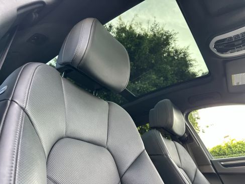 Used 2025 Porsche Macan image 18