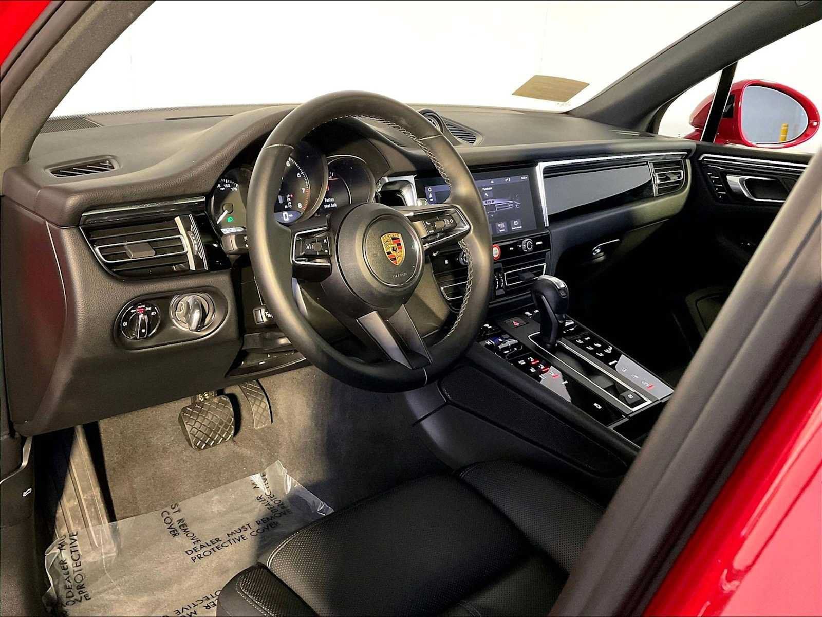 Certified 2023 Porsche Macan AWD/4WD image 4